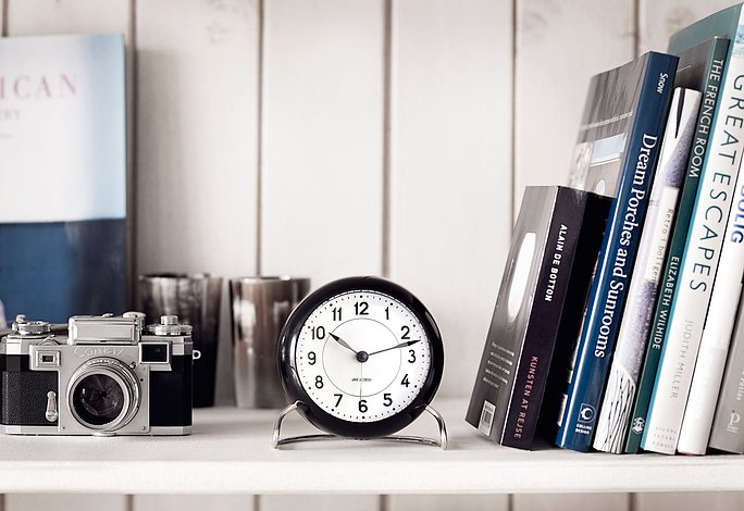 Zegar stołowy Arne Jacobsen