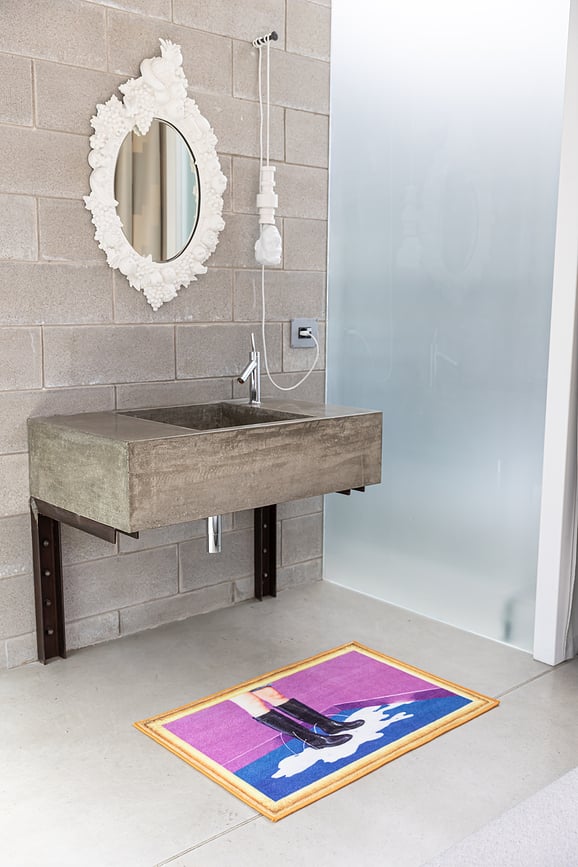 Alfombra de Baño Toiletpaper Milky Boots, rectangular, 60 x 90 cm