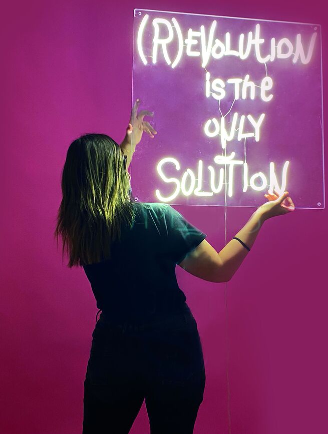 Cartel LED Revolution Is The Only Solution, luminoso, para pared
