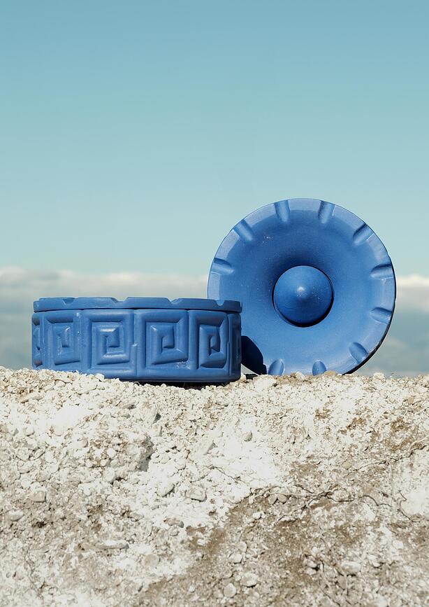 Cenicero de terracota Magna Graecia Dialogues, azul