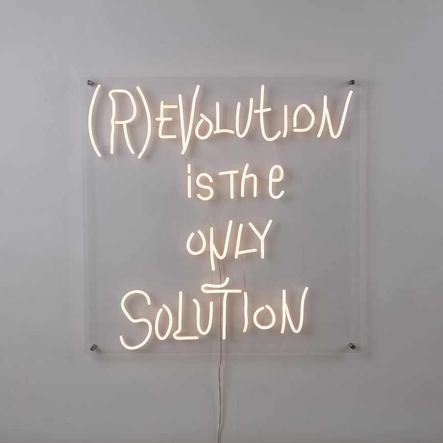 Dekoracija LED zidna "Revolution Is The Only Solution"