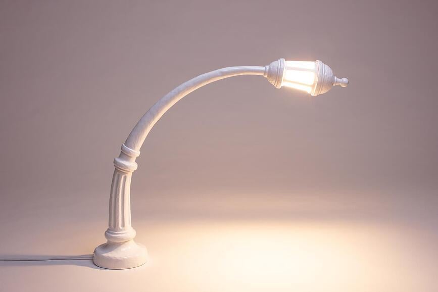Lámpara de Mesa Street Lamp, inclinada, blanca