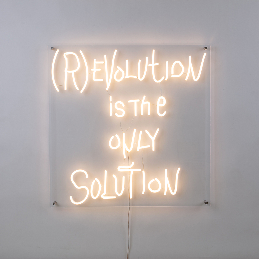 Revolution Is The Only Solution Stenska dekoracija LED