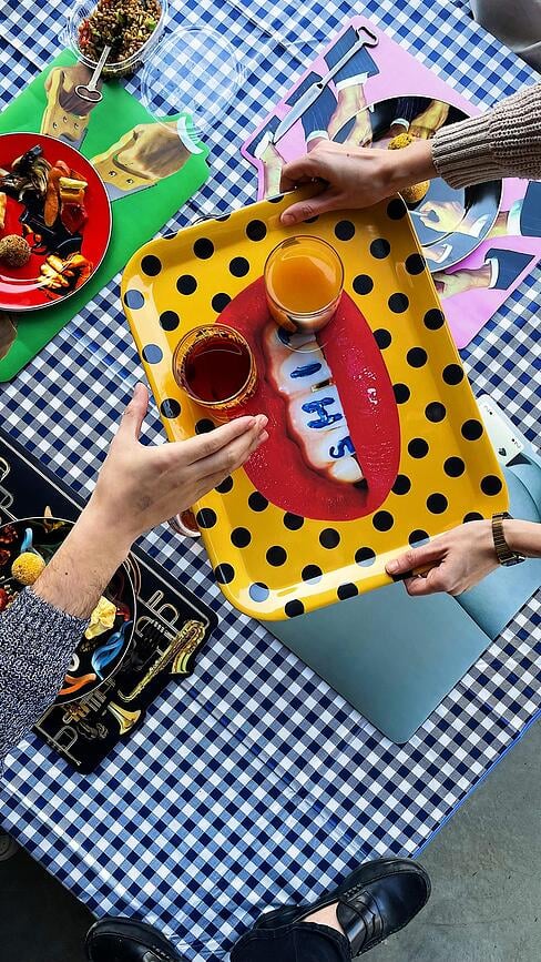 Seletti Wears Toiletpaper Plateau, motif Shit