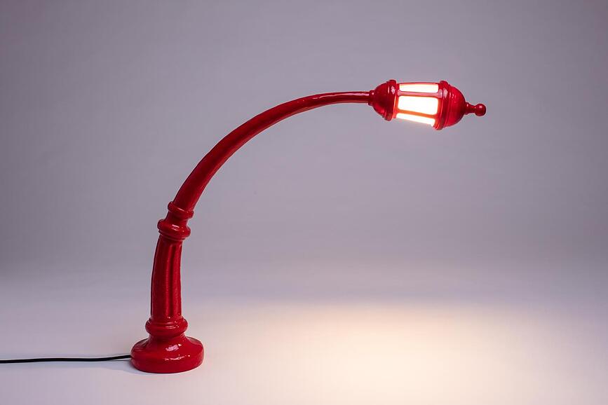 Street Lamp Stolna Lampa nagnuta bijela