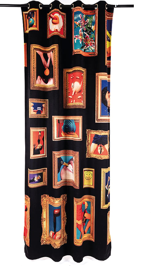 Toiletpaper Frames Living room curtain right