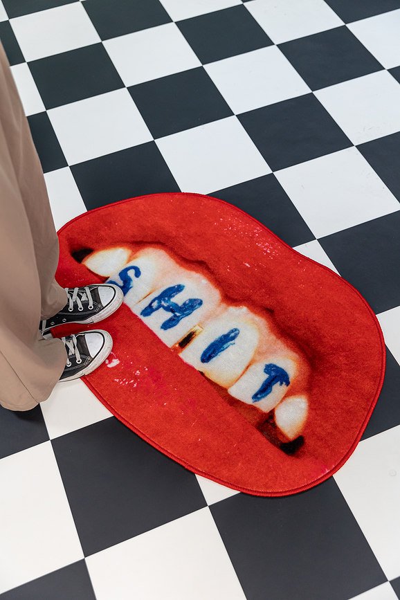 Toiletpaper Tapis de Bain, motif bouche 'Shit'