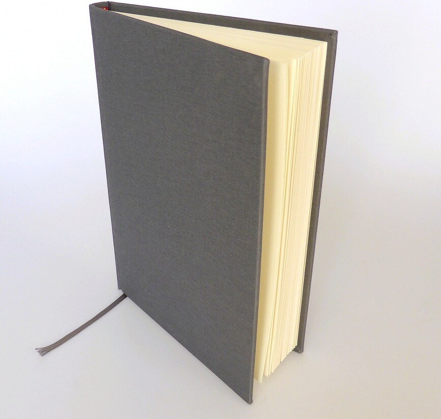 Cuaderno rayado Uni Classic, A4, burdeos