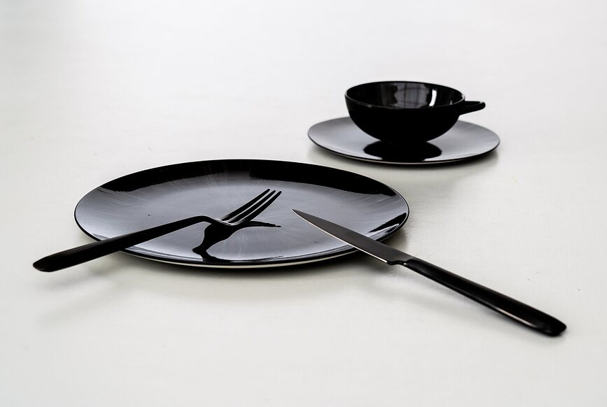 Dé 5 Assiettes Plates 28 cm, rouges et blanches, Lot de 2