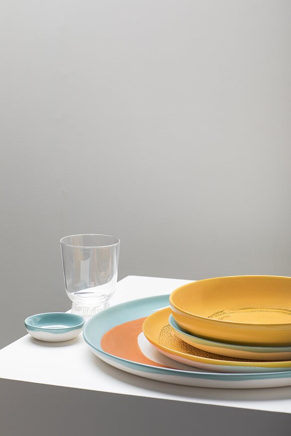 Feast Pepper Assiettes Plates 26,5 cm, blanches et noires, Lot de 2