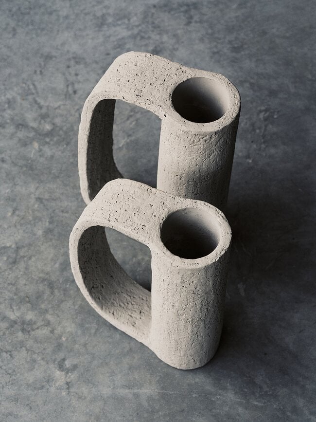 Jarrón con asa FCK Cement 31,5 cm