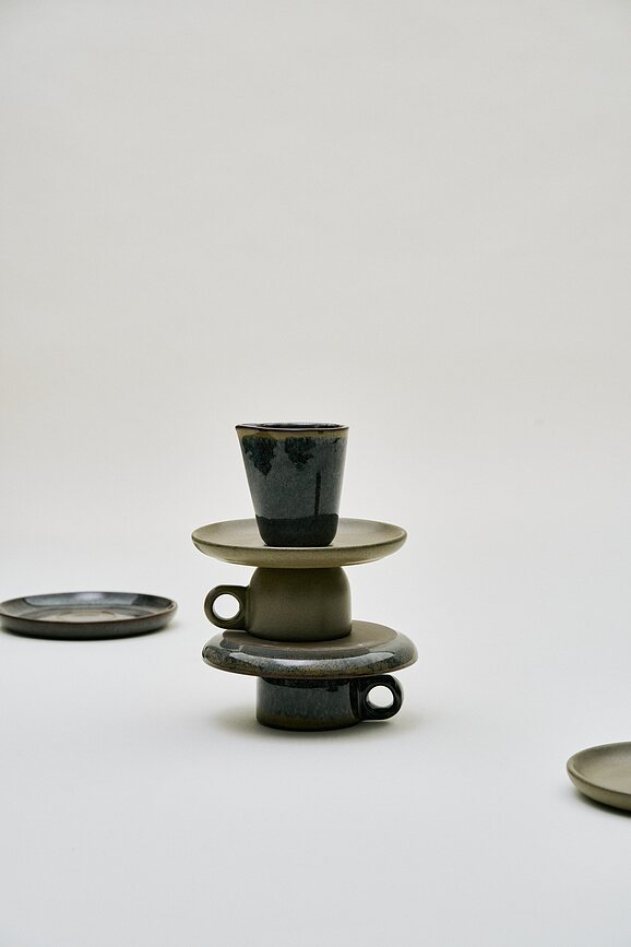 Tazas de Café Lungo con platillos Surface, 130 ml, negro y gris, 4 unidades