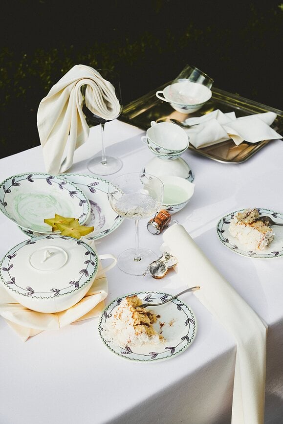 Juego de vajilla Midnight Flowers Blossom Milk, 6 piezas