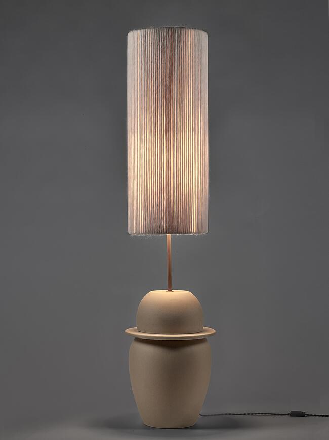 Lampadaire Lighting by Sophie 154 cm, ocre