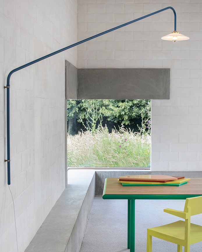 N°1 Lampa zidna 140 cm crna