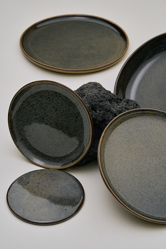 Plato Llano Surface, 27 cm, negro gris