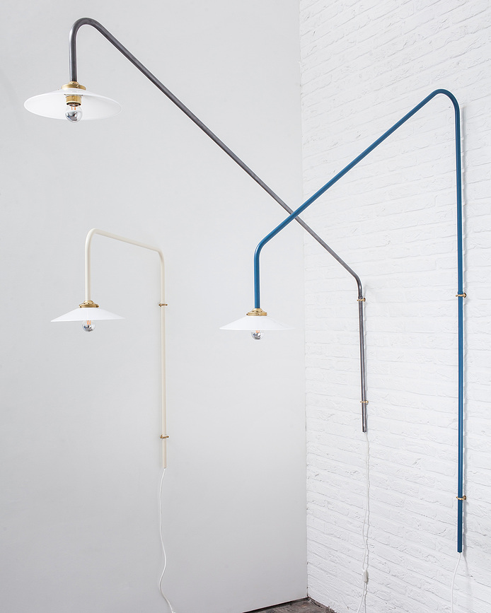 N°4 Vägglampa 180 cm, svart