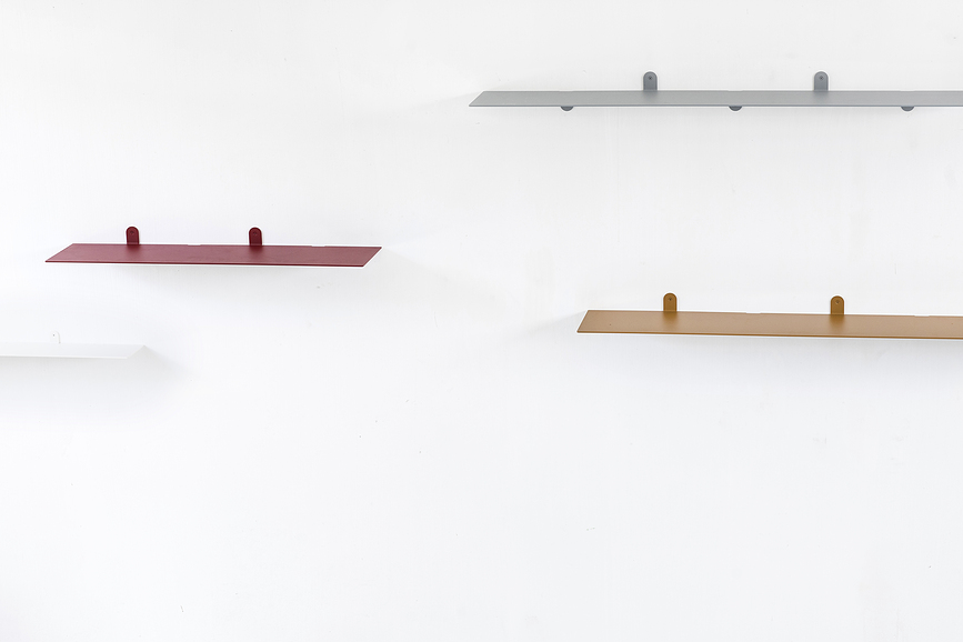 Sienas plaukts N°3 148 cm, melns
