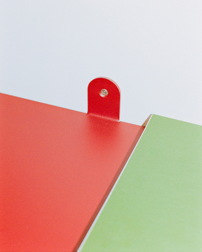 Sienas plaukts N°4 198 cm, melns