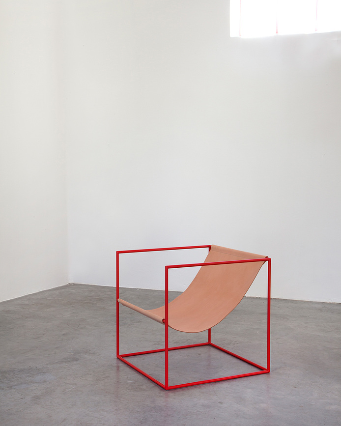 Zahradní lehátko Valerie Objects 81 cm, kožené, červený rám