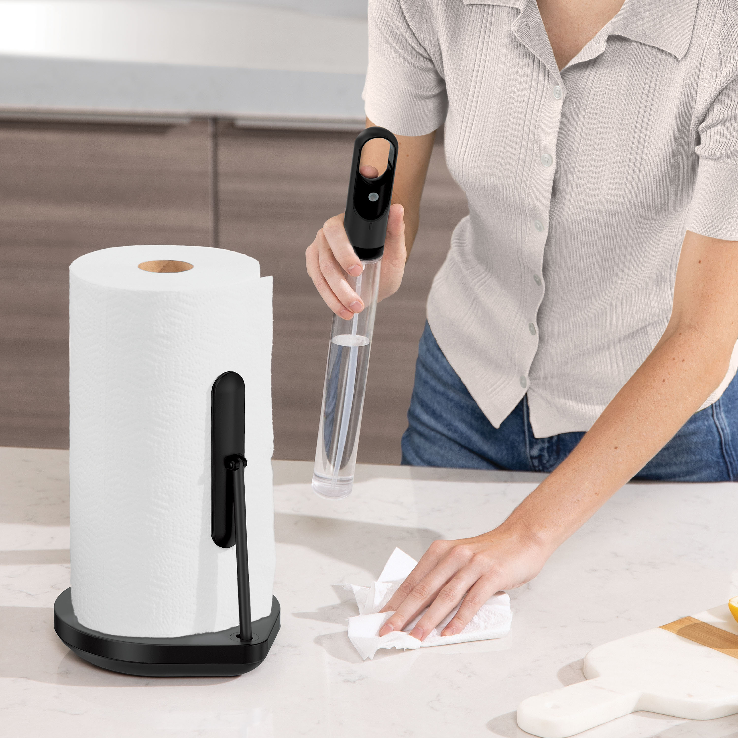 The simplehuman Paper Towel Pump is a 2-in-1 paper towel holder with an integrated spray pump for quick and efficient cleaning. It features a fine mist sprayer, a balanced tension arm for easy The simplehuman Paper Towel Pump is a 2-in-1 paper towel holder with an integrated spray pump for quick and efficient cleaning. It features a fine mist sprayer, a balanced tension arm for easy
