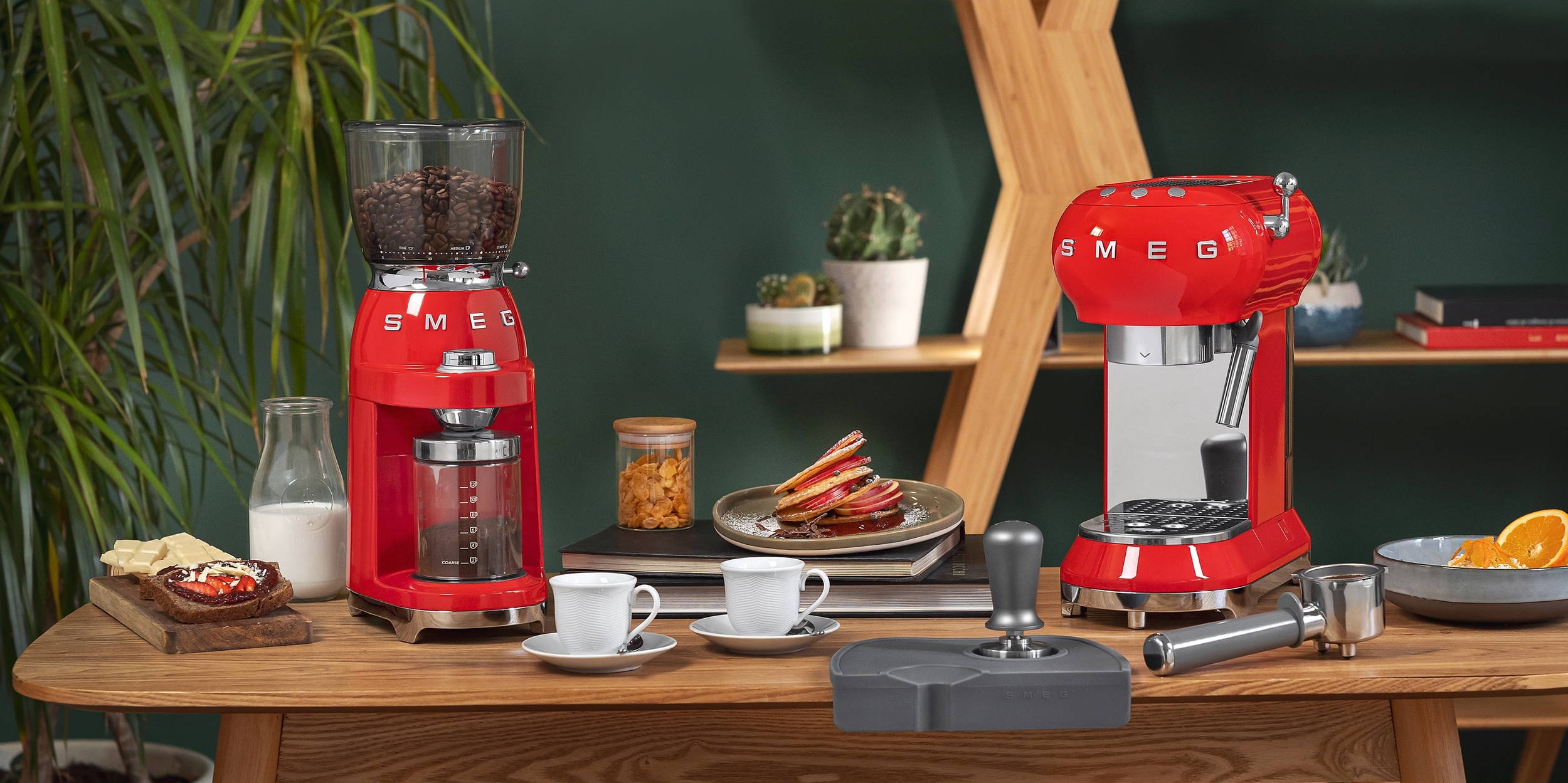 https://3fa-media.com/smeg/smeg-50-s-style-coffee-tamper__155798_e361591-s2500x2500.jpg