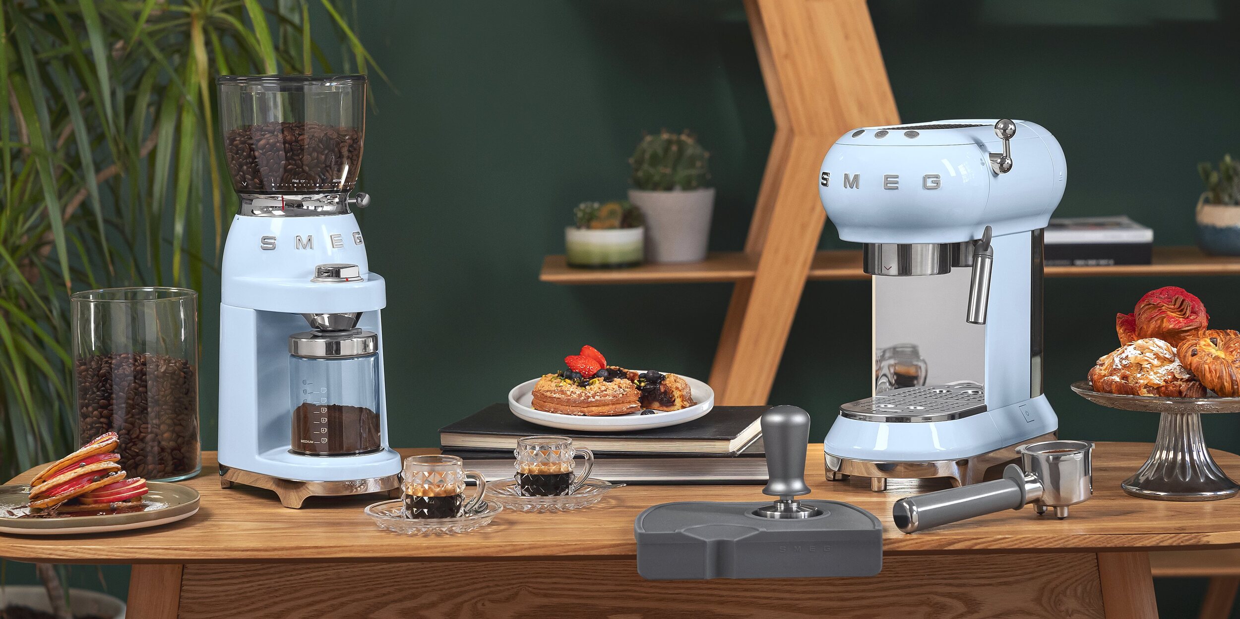 The Smeg Coffee Grinder lets you customize your coffee journey effortlessly  with its pre-set functions and manual option. Time to explore…