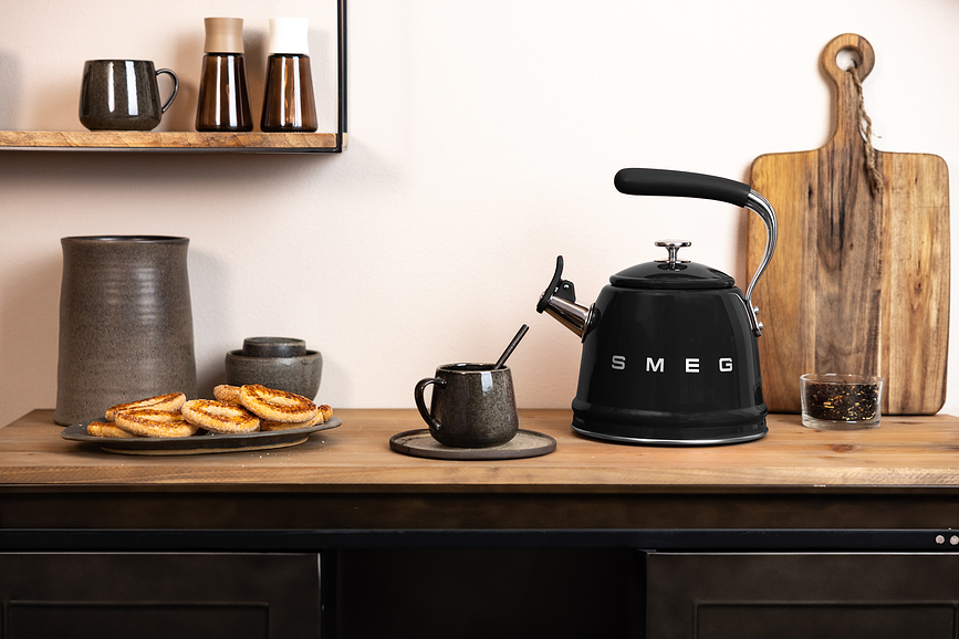 50's Style Τσαγιέρα με σφυρίχτρα, μαύρη