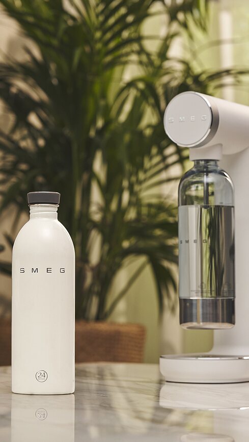 Steklenica za vodo Smeg x 24Bottles 1 l, črna