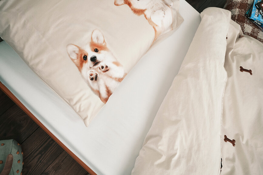 Фланелева постільна білизна Corgi Friends 200 x 200 см з 2 наволочками 60 x 70 см