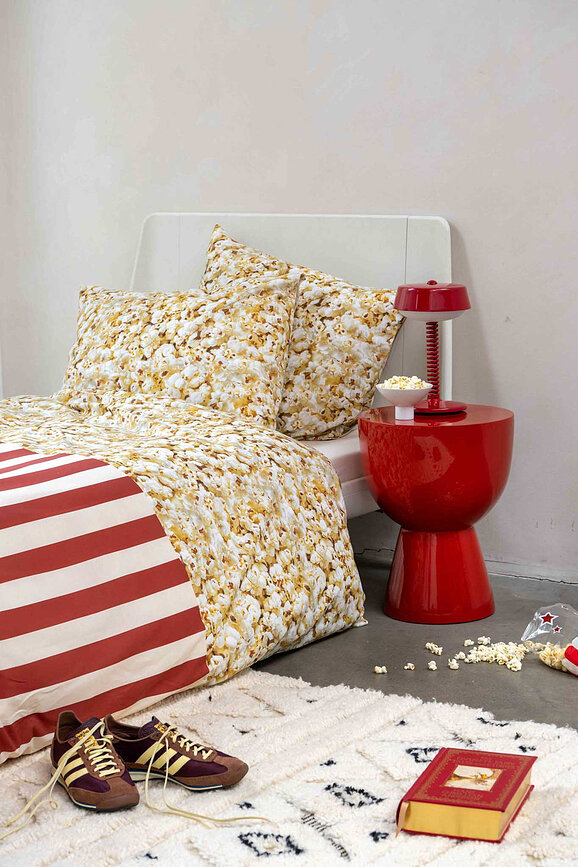 Posteljnina Movie Night 240 x 220 cm z 2 prevlekama za vzglavnik 60 x 70 cm