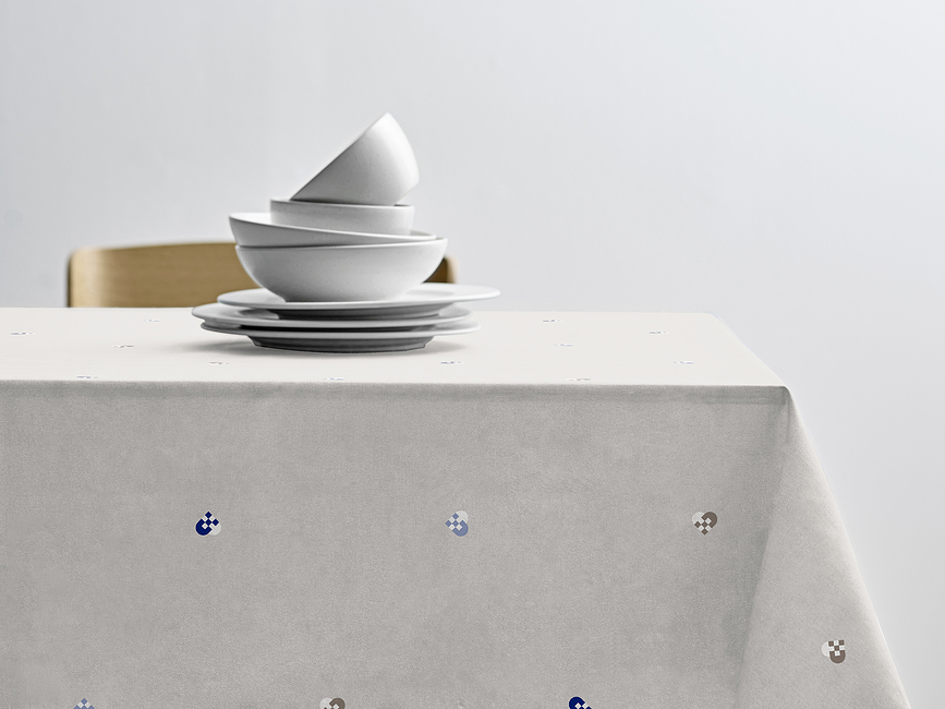 Christmas Hearts Embroidery Stolnjak 140 x 320 cm bež-crveni