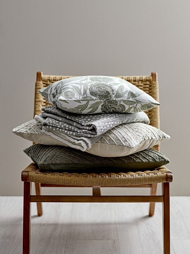 Diagonal Okrasna Blazina, 40 x 60 cm, indigova