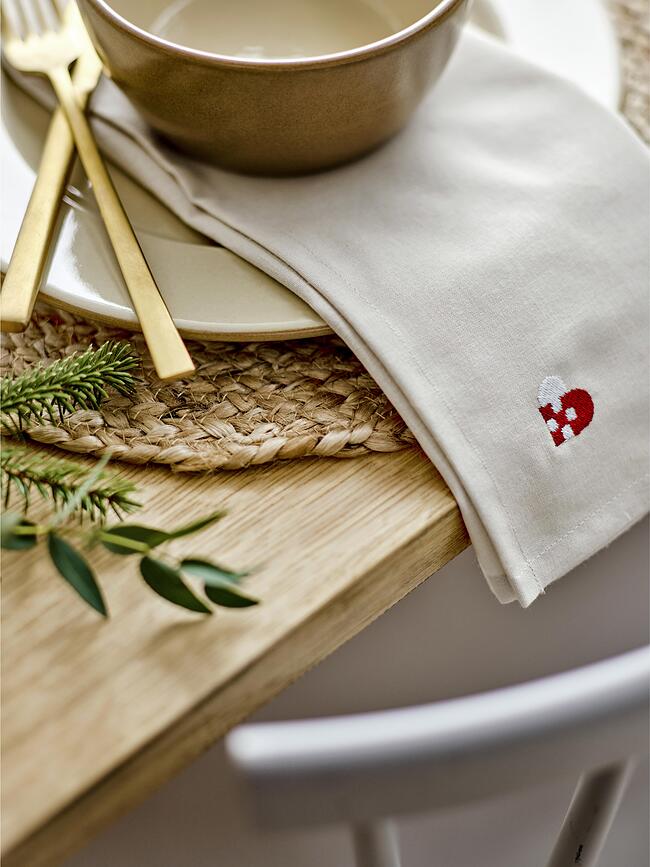 Mantel Christmas Hearts Embroidery, 140 x 270 cm, beige y azul