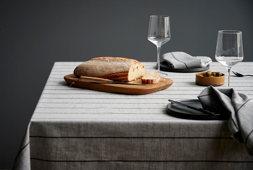 Mantel Line, 140 x 220 cm, beige y dorado