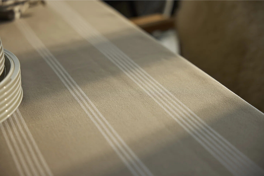 Moments Linen Tischdecke 140 x 320 cm, hellbraun