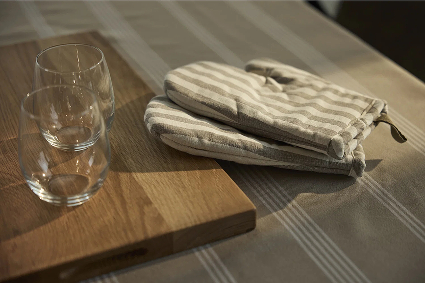 Moments Linen Tischdecke 140 x 320 cm, hellbraun
