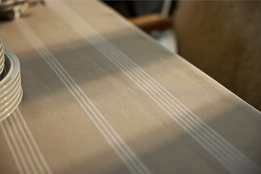 Obrus Moments Linen 140 x 320 cm jasnobrązowy