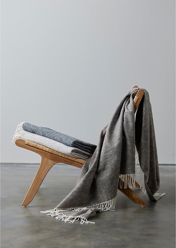 Stillness Deka 130 x 185 cm bež