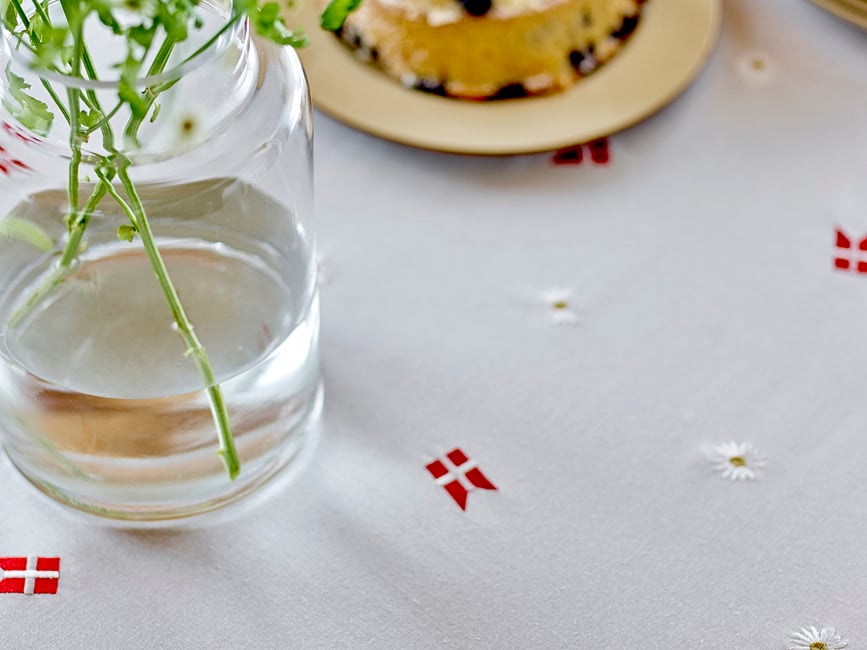 Tillykke Stolnjak 140 x 220 cm bijeli