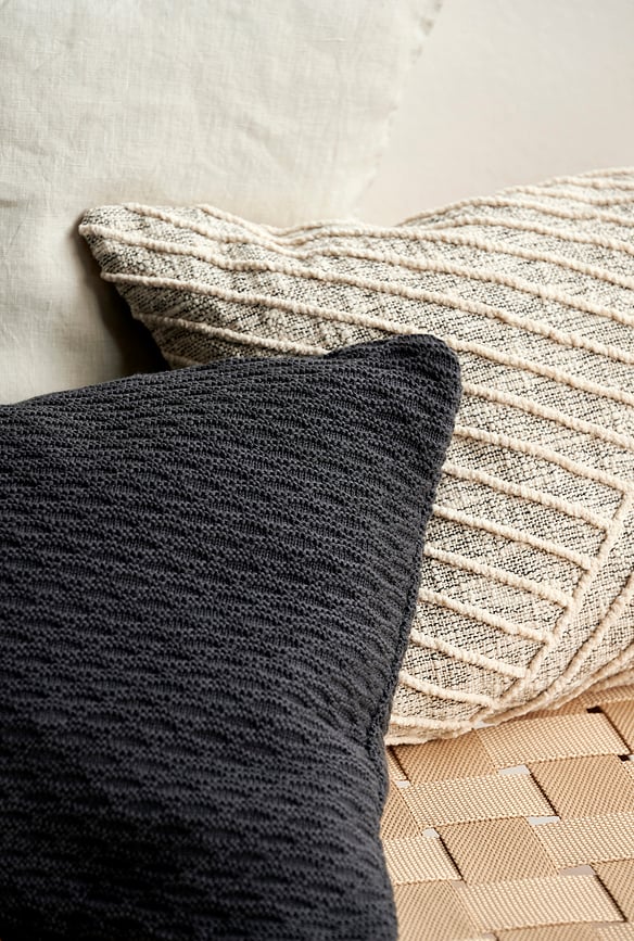 Wave Knit Jastučnica ukrasna pletena 40 x 60 cm karamel