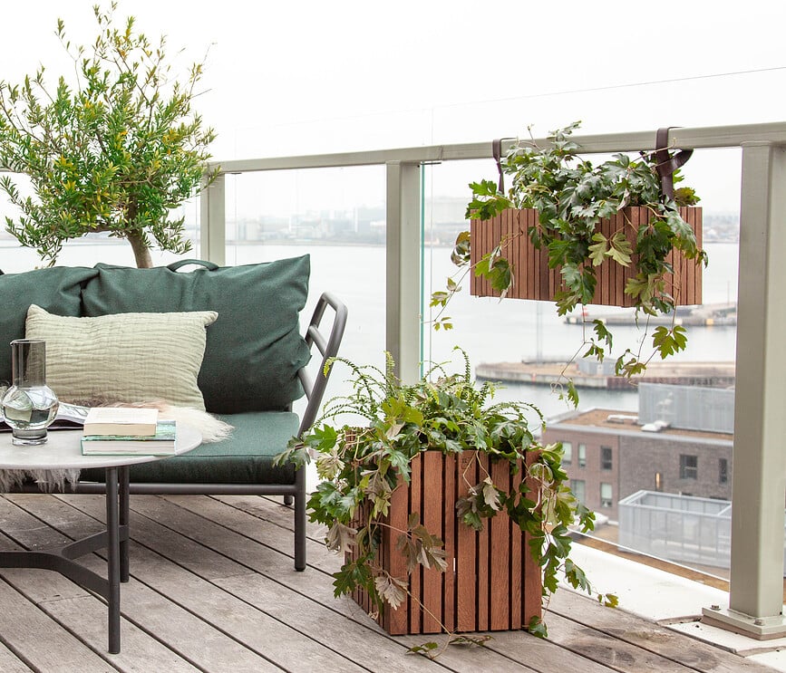 Maceta de autorriego GrowMORE, acabado roble oscuro