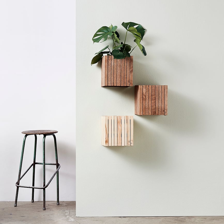 Maceta de autorriego GrowON, montada en pared, fresno natural