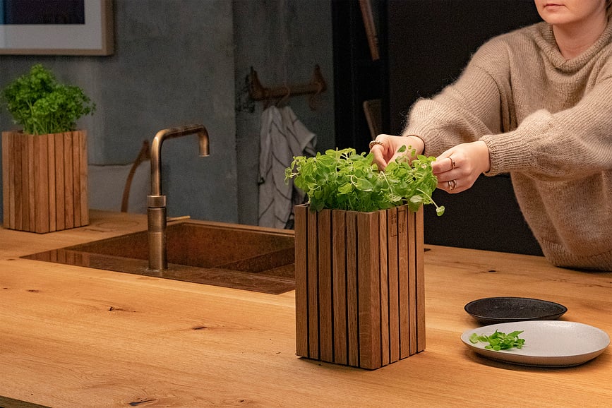 Maceta de Autorriego GrowSmall, de roble natural