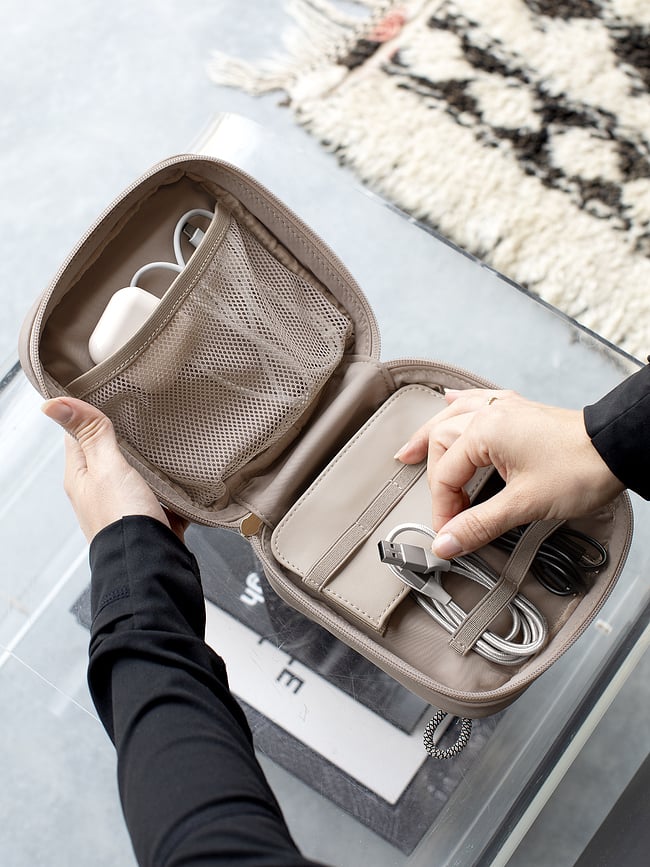 Estuche de nailon Stackers, gris topo, para cargadores y auriculares