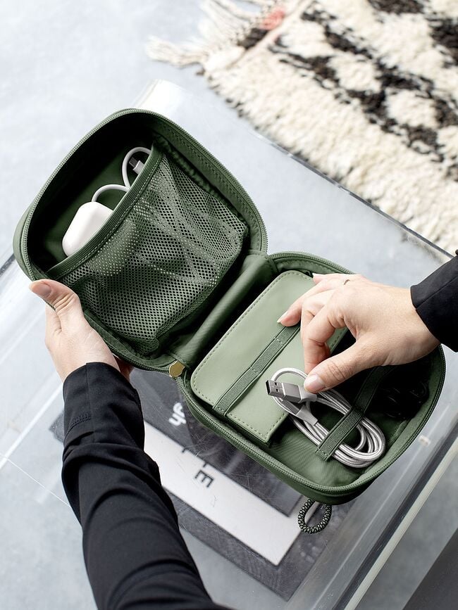 Estuche de nailon Stackers, gris topo, para cargadores y auriculares