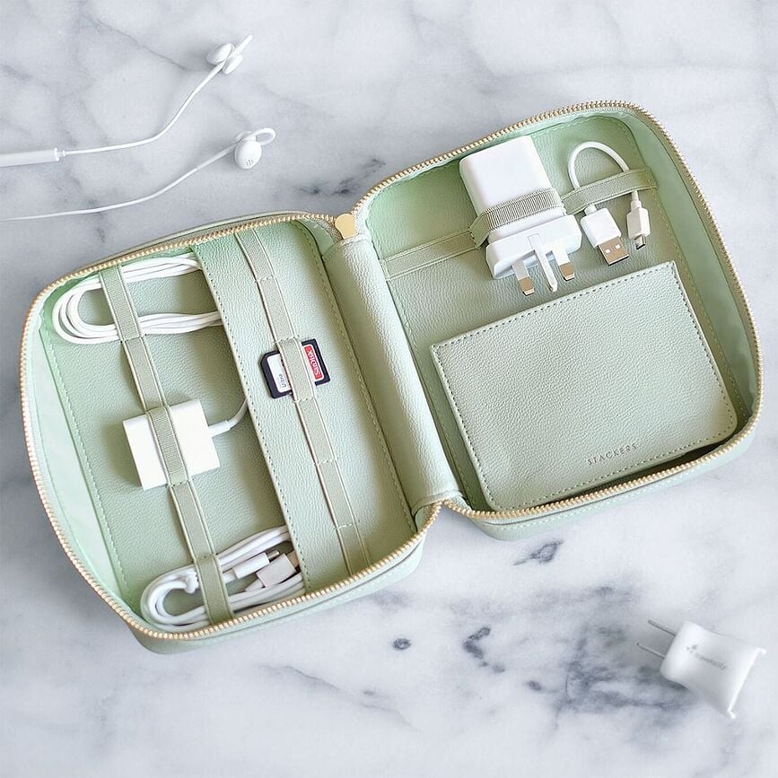 Estuche para cargadores y auriculares Stackers Pebble, azul marino