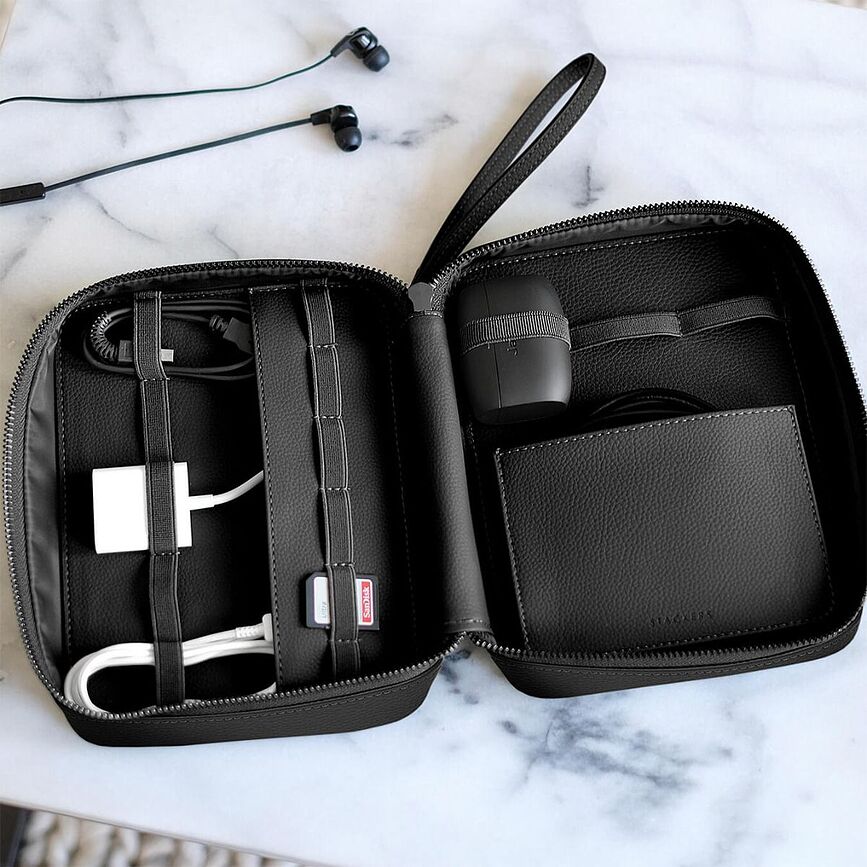 Estuche para cargadores y auriculares Stackers Pebble, azul marino