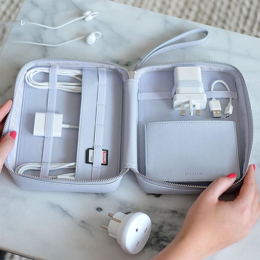 Estuche para cargadores y auriculares Stackers Pebble, azul marino