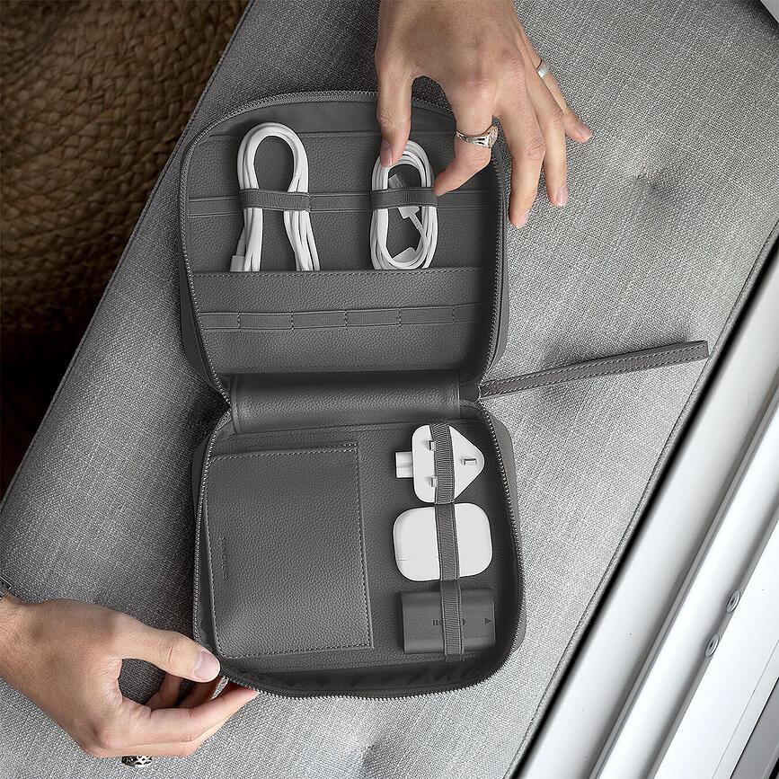 Estuche organizador para cargadores y auriculares Stackers, color topo